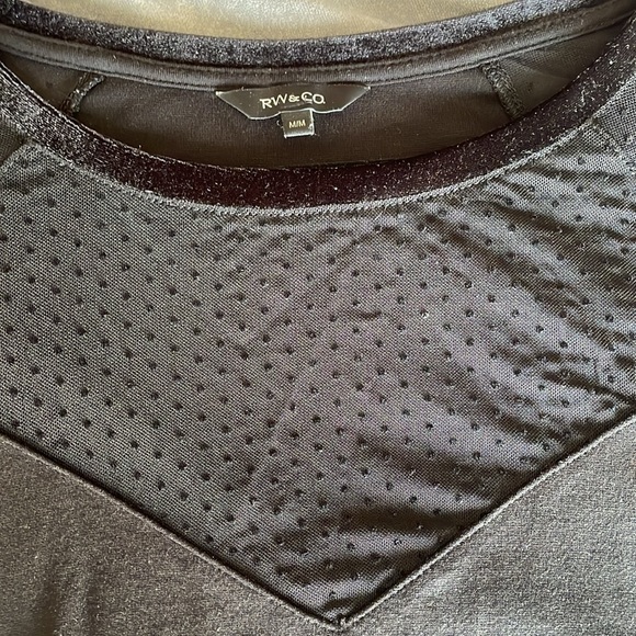 RW & Co black T shirt with sheer sleeves and velvet - Picture 4 of 10